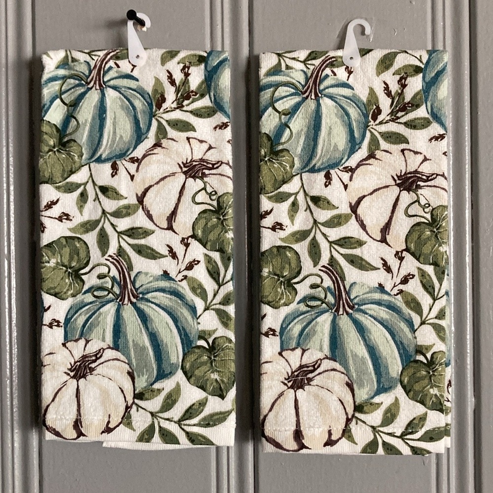 NWT- Stunning- Blue & Cream Pumpkins- Fall Kitchen Towels- 100% Cotton- 25x15